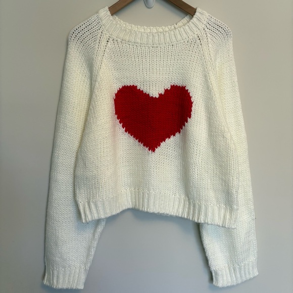 Le Lis White Knit Sweater with Red Heart – Women’s Size Large - Picture 9 of 9